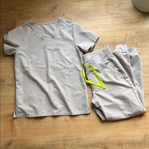 Figs scrub set Zamora pants and Catarina top size small